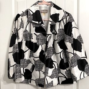 Lovely jacket has no hardware for closure and is a size 10P